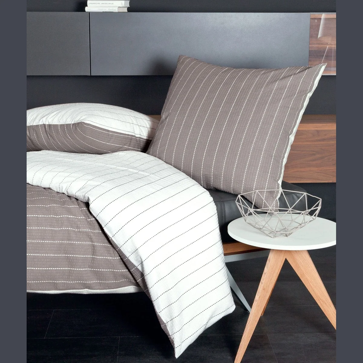 Janine Mako-Soft-Seersucker Bettwäsche, atmungsaktiv, bügelfrei, taupe-weiß — 2-teilig 2