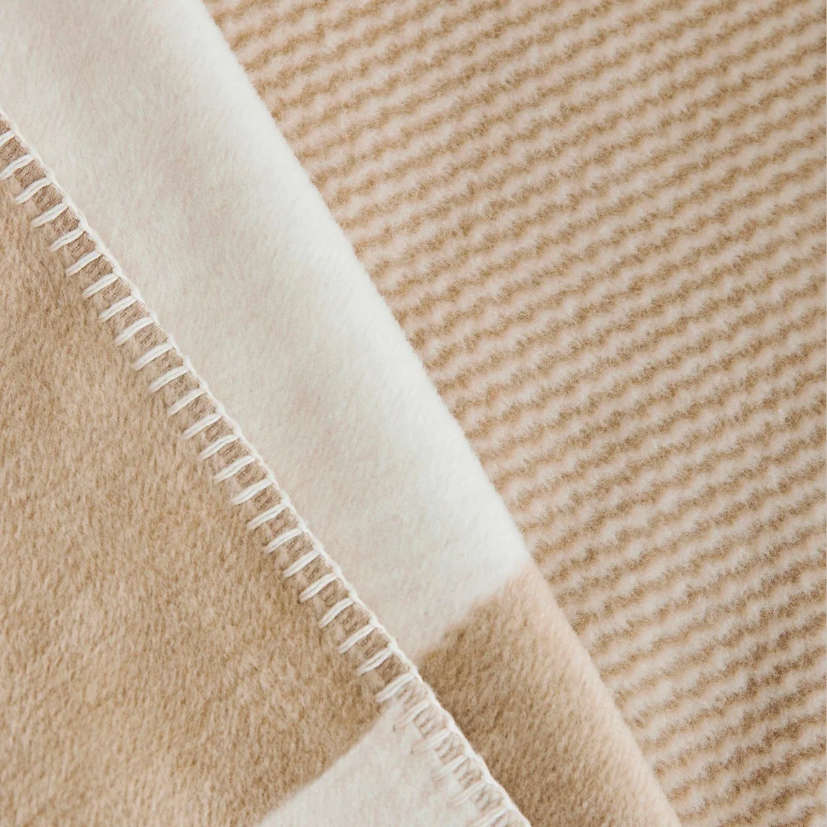 s.Oliver Kuscheldecke, abstraktes Design, waschbar bis 30°C 4