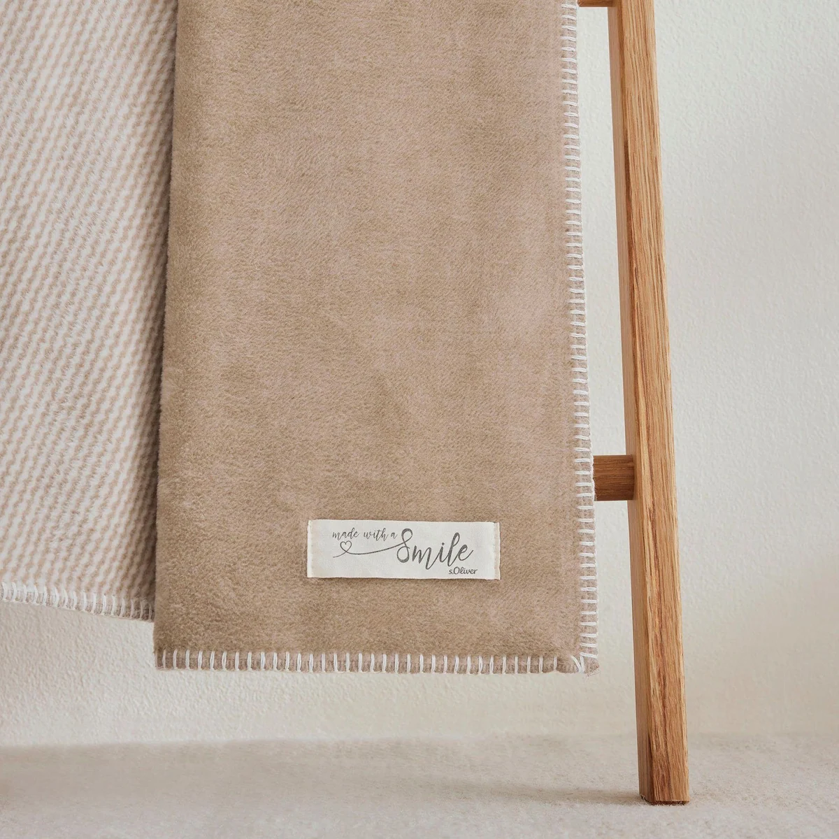 s.Oliver Kuscheldecke, abstraktes Design, waschbar bis 30°C 5