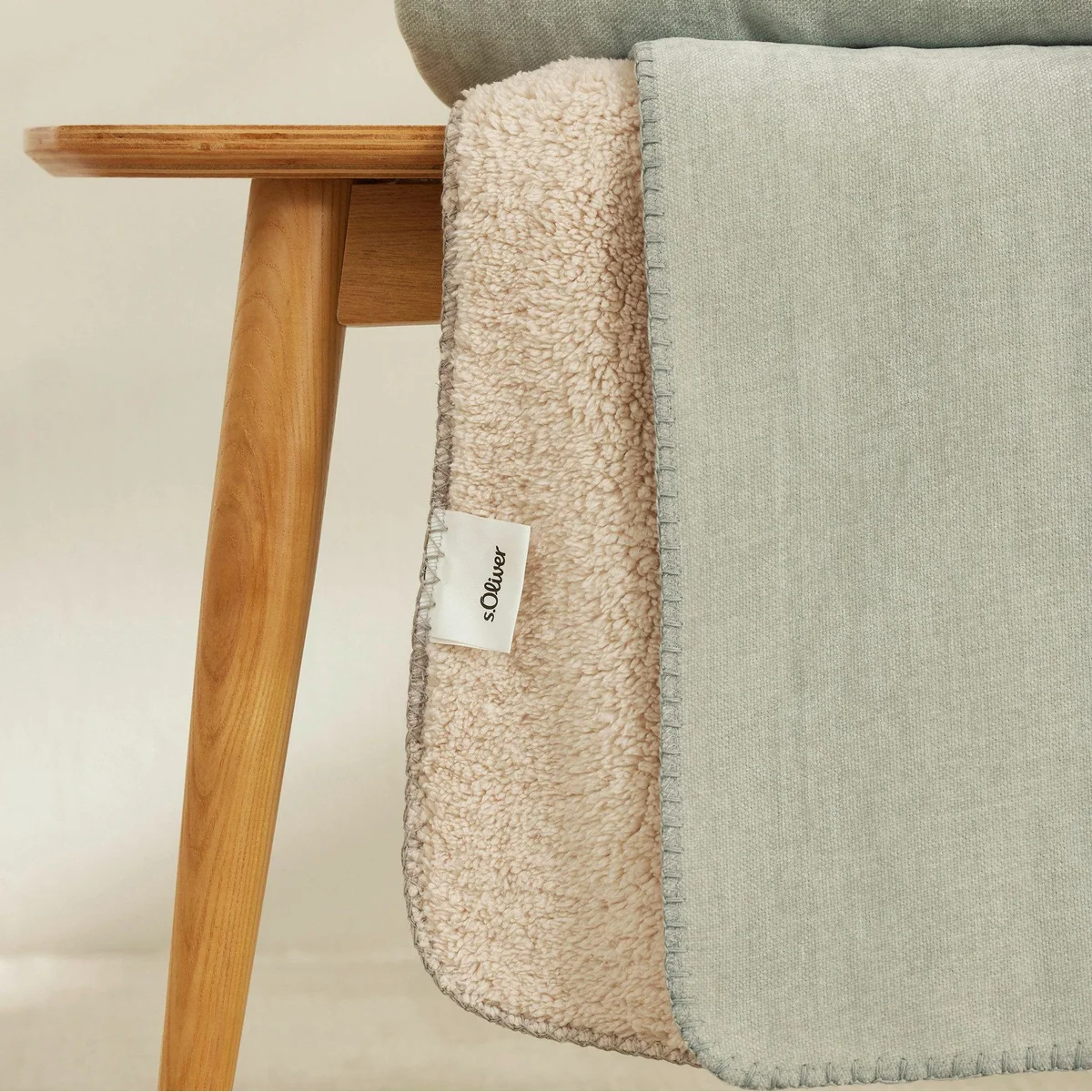 s.Oliver Lounge Decke, Doubleface-Optik, pflegeleicht, kuscheliges Teddyfleece 4